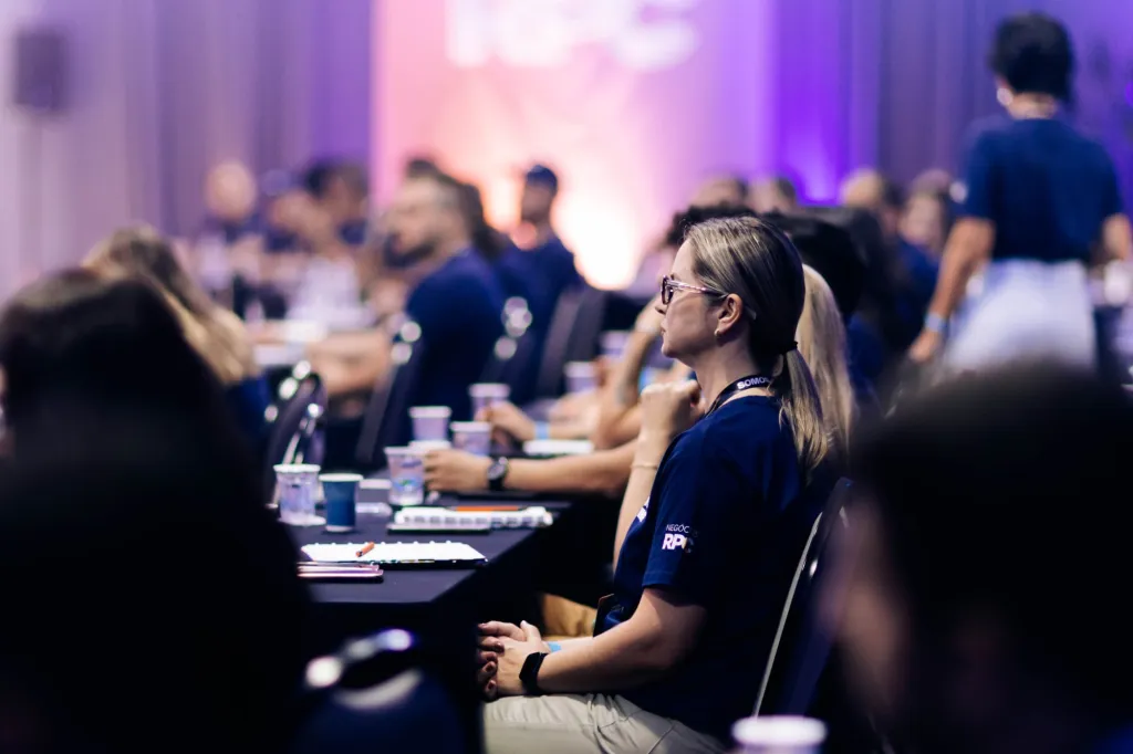 Time de Negócios da RPC acompanhando a programação da convenção