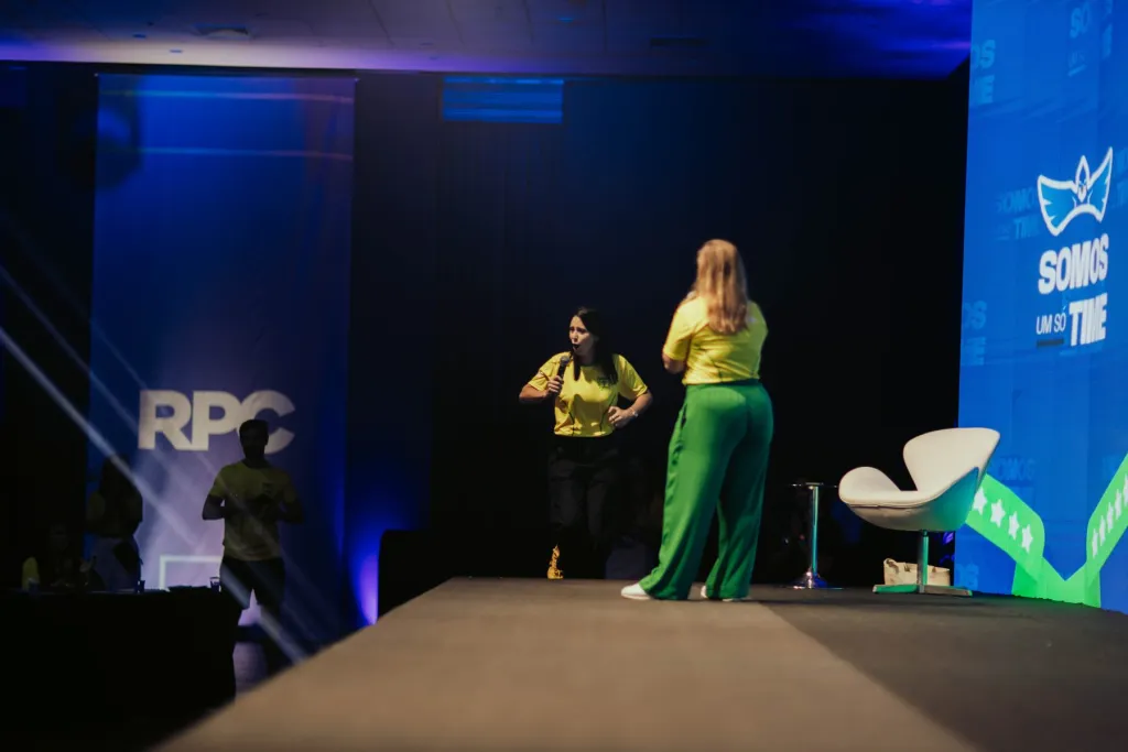 Executivas da RPC no palco da convenção