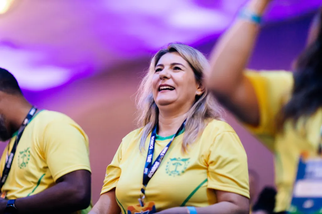Participante se emociona na plateia