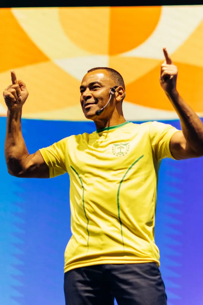 Cafu no palco da Convenção de Vendas RPC 2026