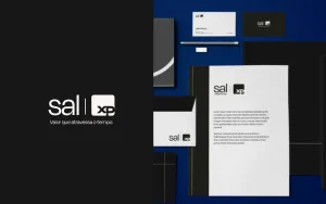 Logo sal | xp ao lado do mockup da papelaria da Sal Investimentos